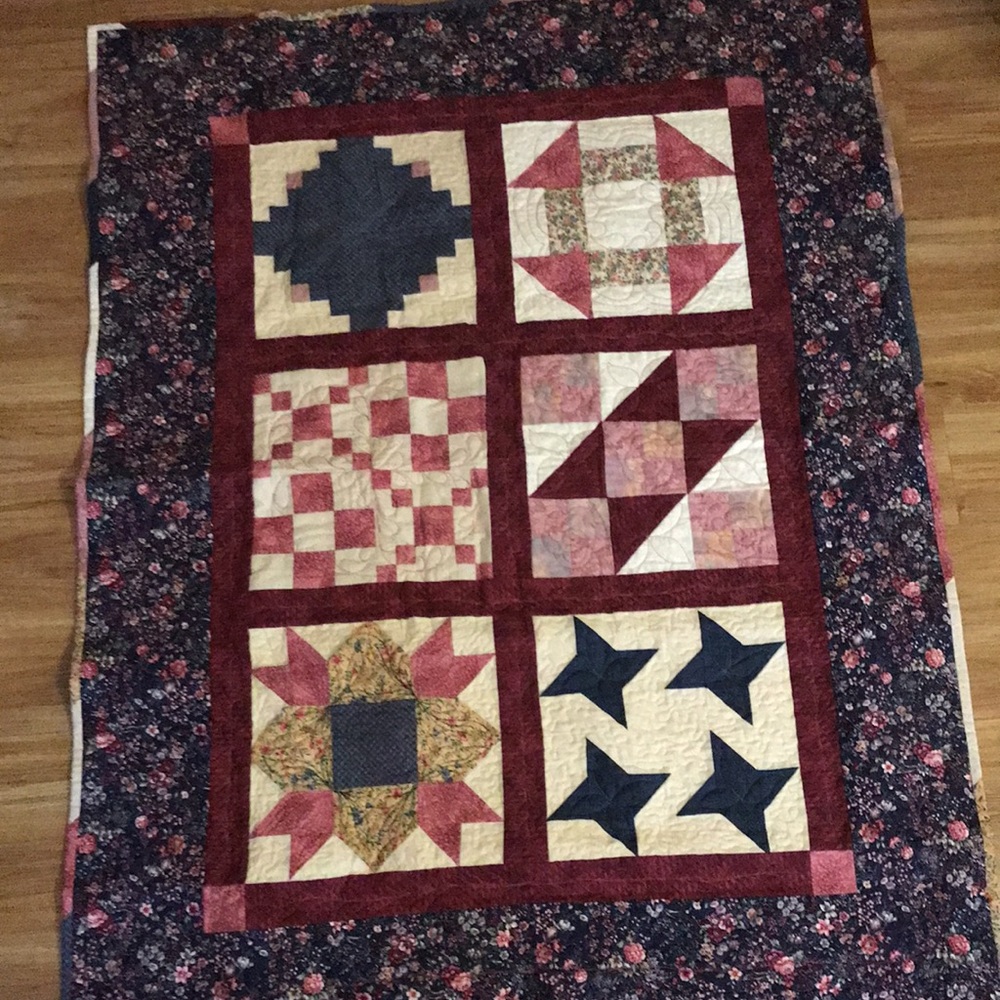 - Beautiful HANDMADE LAP QUILT - Picture 3 of 11